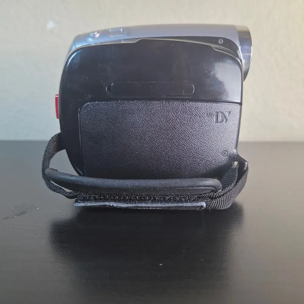 Samsung SC-D382 MiniDV Camcorder with 34x Optical Zoom + Charger & Battery